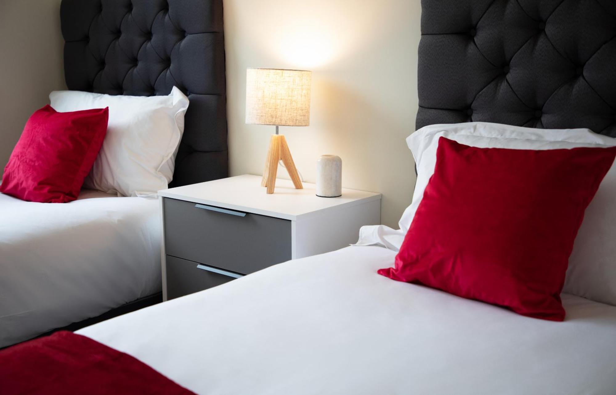 The Kaizen Apartment West Bromwich Phòng bức ảnh