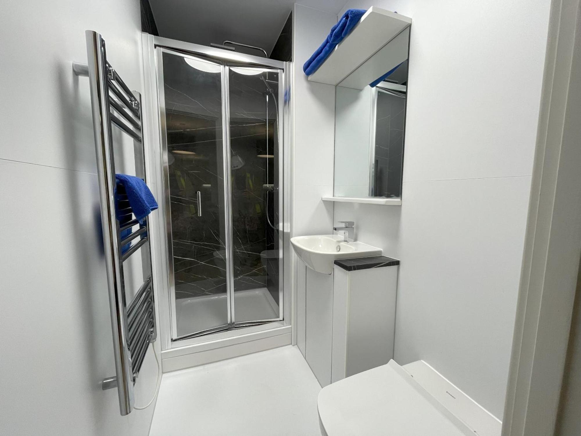 The Kaizen Apartment West Bromwich Phòng bức ảnh